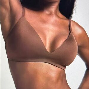 SKIMS wireless tshirt bra NWT